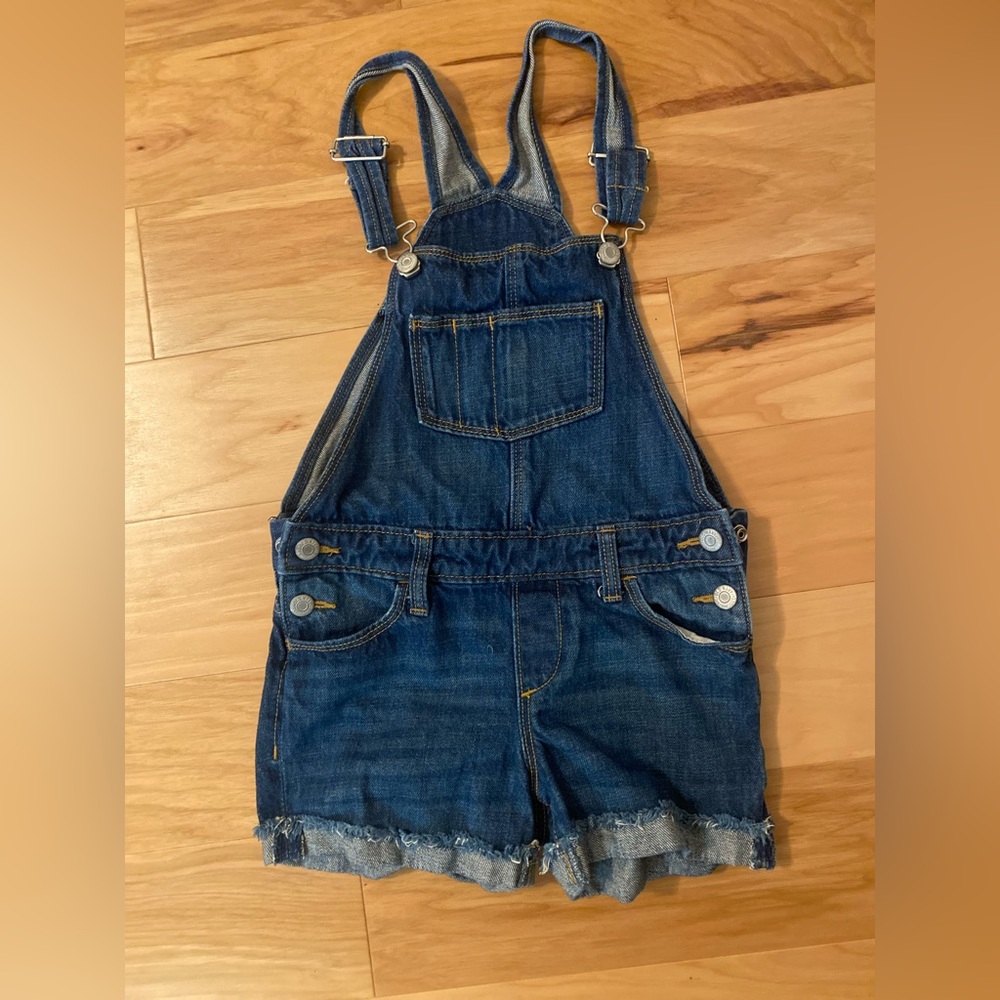 Girls Old Navy bib shorts - Size M